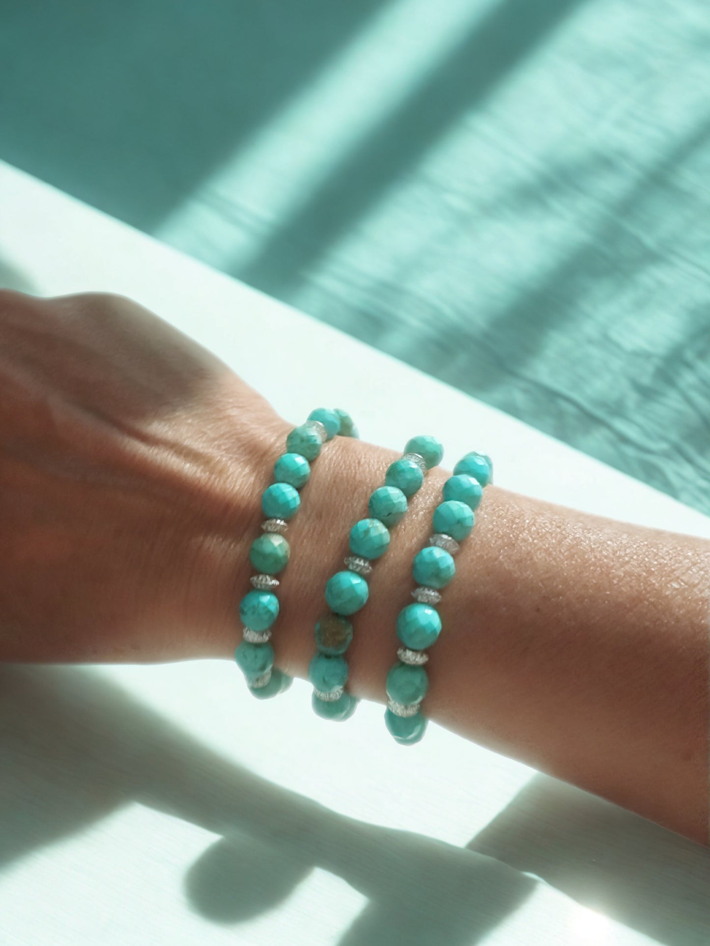 Genuine faceted turquoise stretch bracelet