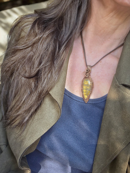 Nellite Wire woven pendant