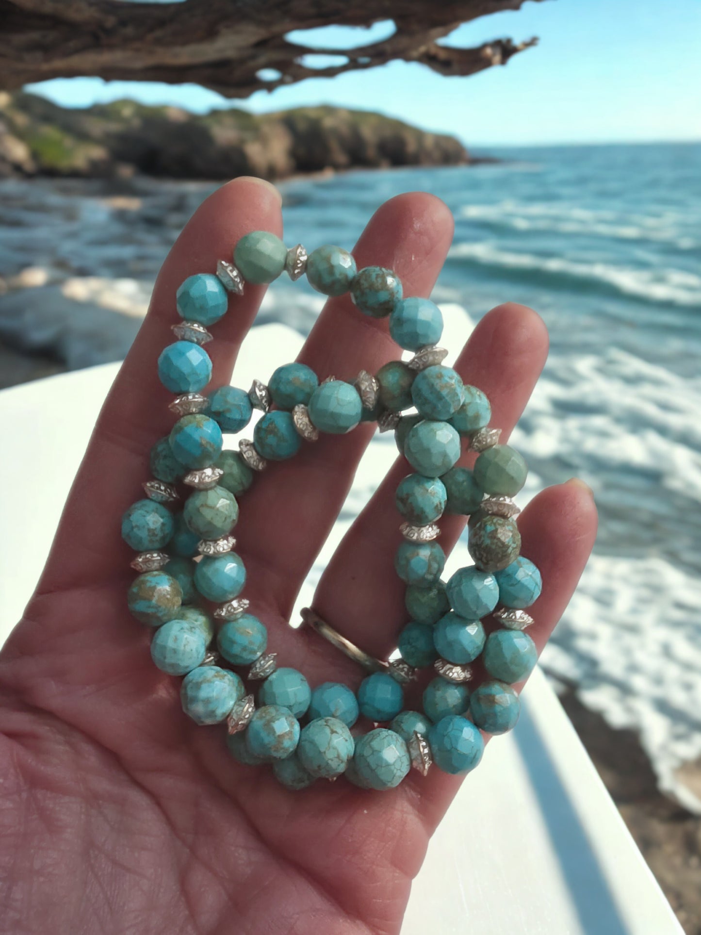 Genuine faceted turquoise stretch bracelet